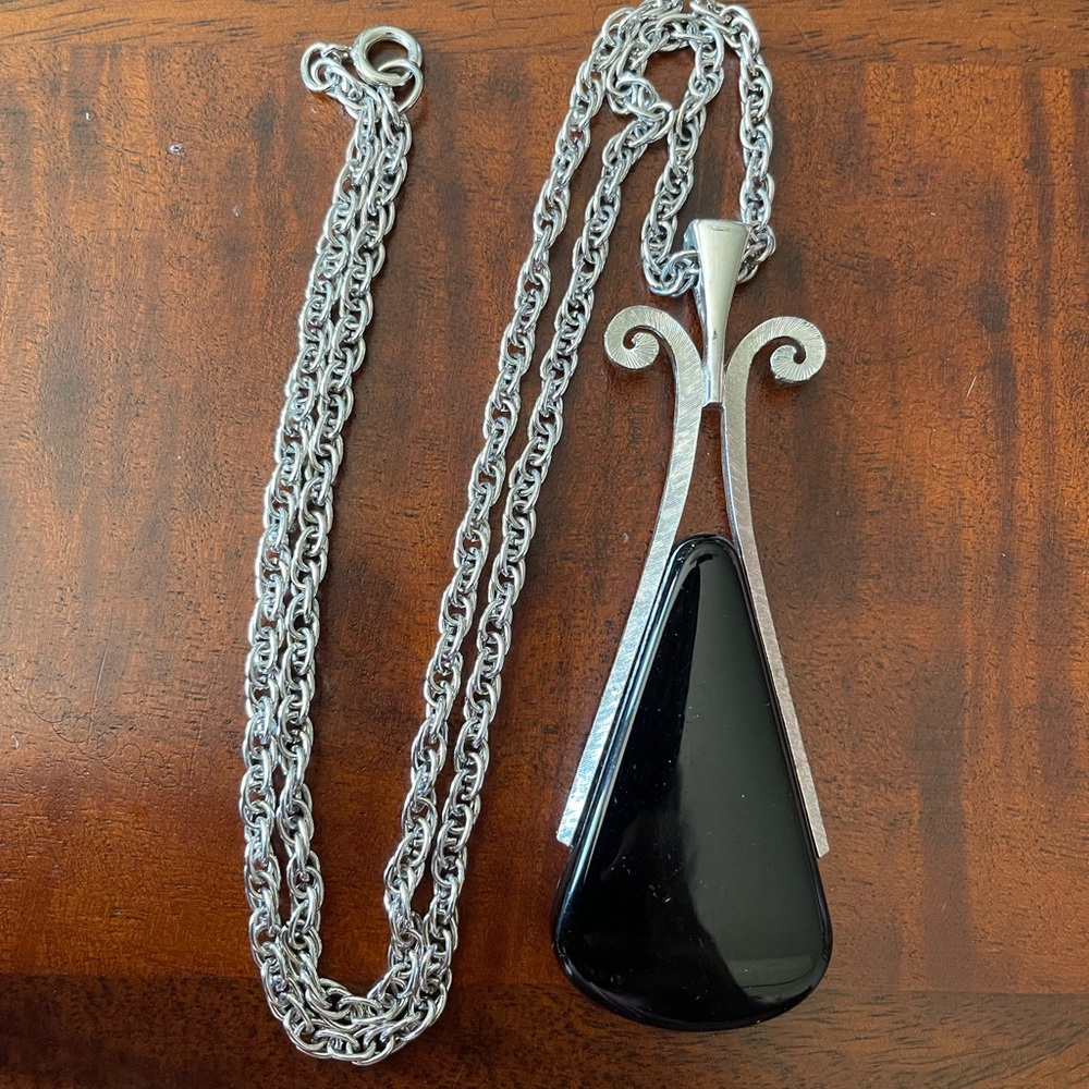 Vintage Avon Black & Silver tone Ornate necklace